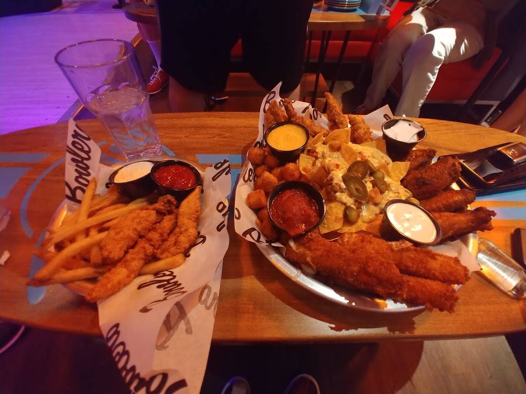 Bowlero North Scottsdale | night club | 7000 E Mayo Blvd #19, Phoenix, AZ 85054, USA | 4809093600 OR +1 480-909-3600
