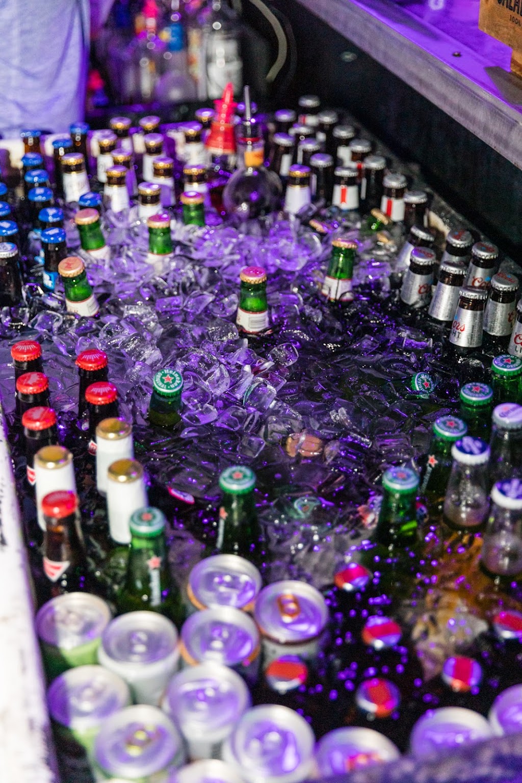 Luckys Rotten Apple | restaurant | 205 Mountain Dr, Destin, FL 32541, USA | 8504247619 OR +1 850-424-7619