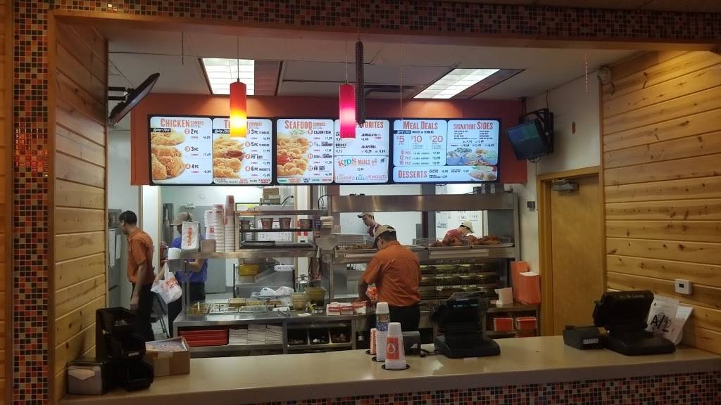 Popeyes Louisiana Kitchen | restaurant | 1744 Horal St, San Antonio, TX 78227, USA | 2106736787 OR +1 210-673-6787