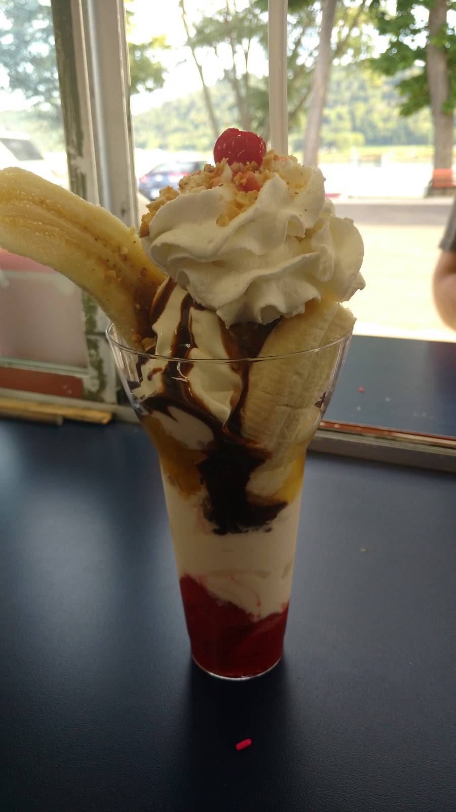 Chillbilly Treats | restaurant | 115 E Vaughn Dr, Madison, IN 47250, USA | 8122744541 OR +1 812-274-4541