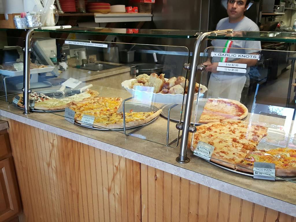 Capri Pizza & More | restaurant | 7825 Gall Blvd, Zephyrhills, FL 33541, USA | 8137832906 OR +1 813-783-2906