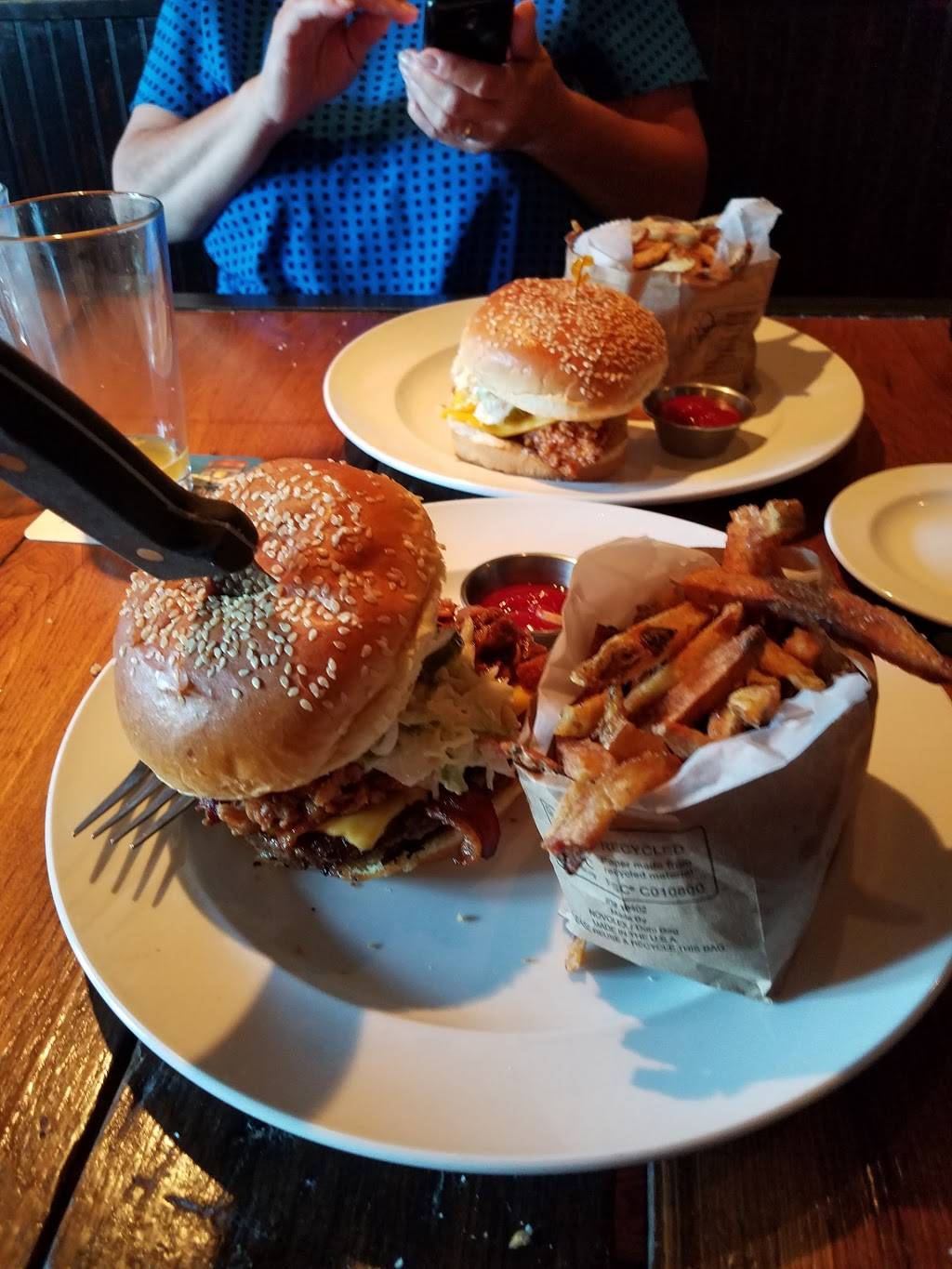 Burntwood Tavern Chagrin Falls | restaurant | 504 E Washington St, Chagrin Falls, OH 44022, USA | 4403181560 OR +1 440-318-1560