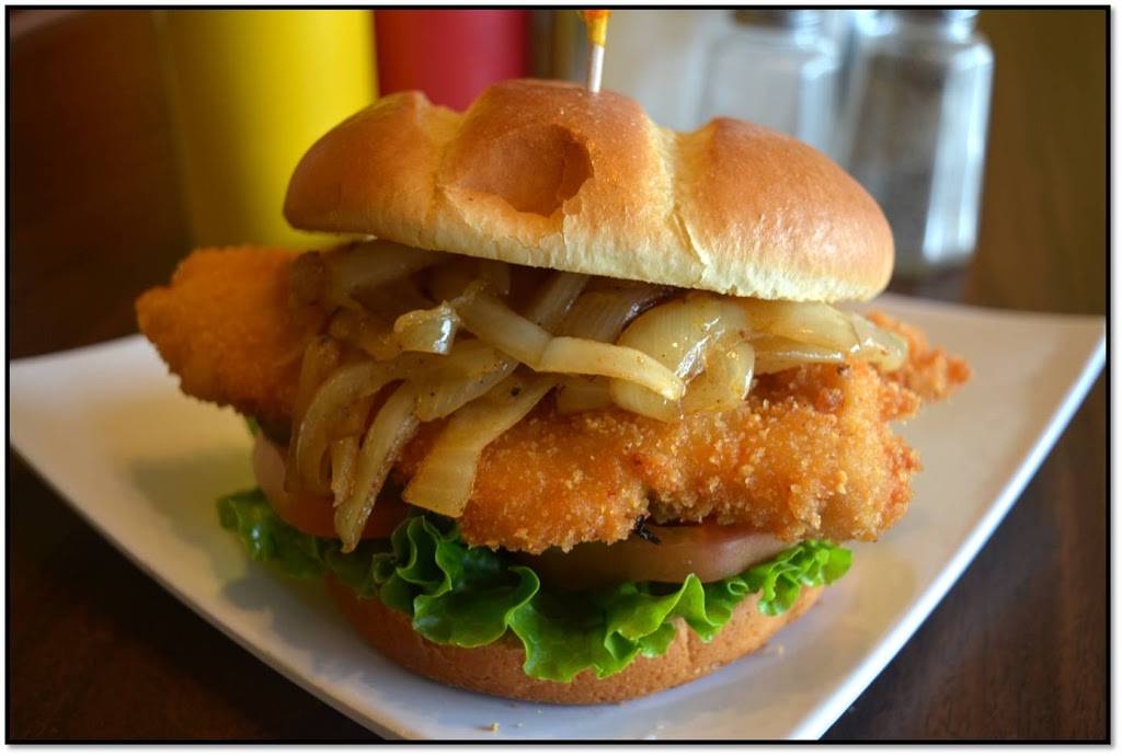 Mr Lus Seafood & Burgers | restaurant | 4752 The Ave, Seattle, WA 98105, USA | 2065250365 OR +1 206-525-0365