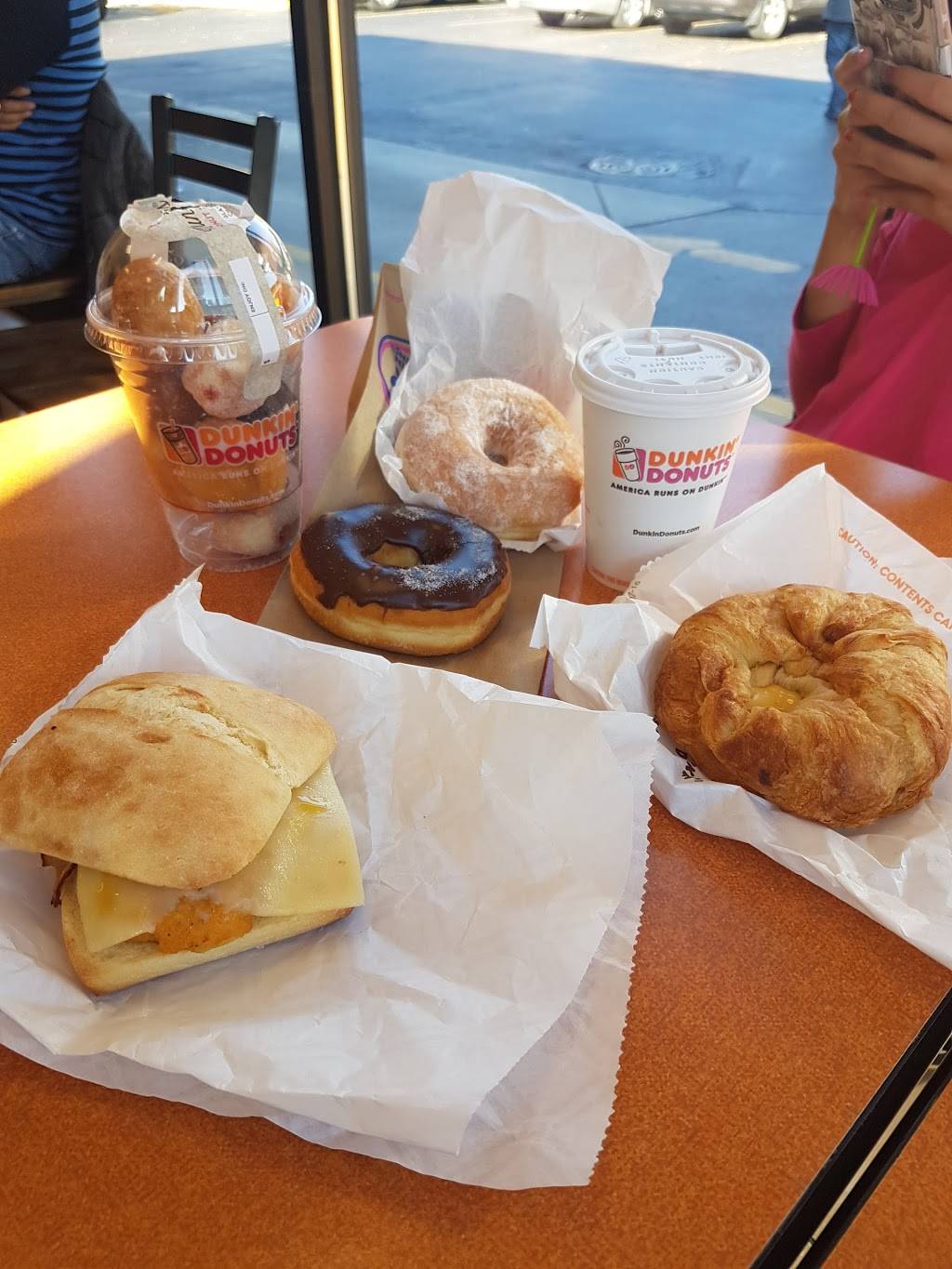 Dunkin Donuts | cafe | 6250 N Clark St, Chicago, IL 60660, USA | 7733382700 OR +1 773-338-2700