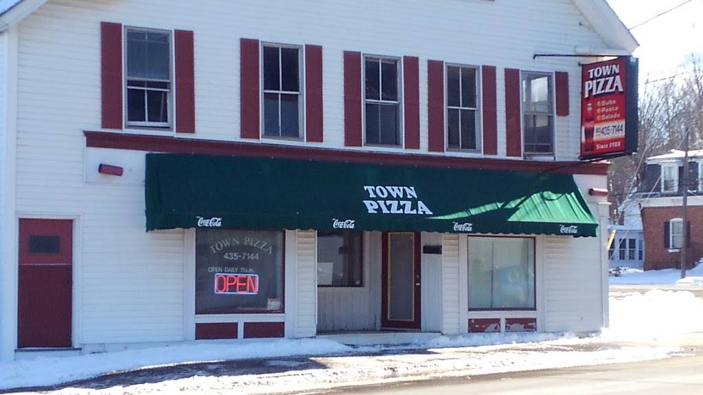 Town Pizza | restaurant | 27 Carroll St, Pittsfield, NH 03263, USA | 6034357144 OR +1 603-435-7144