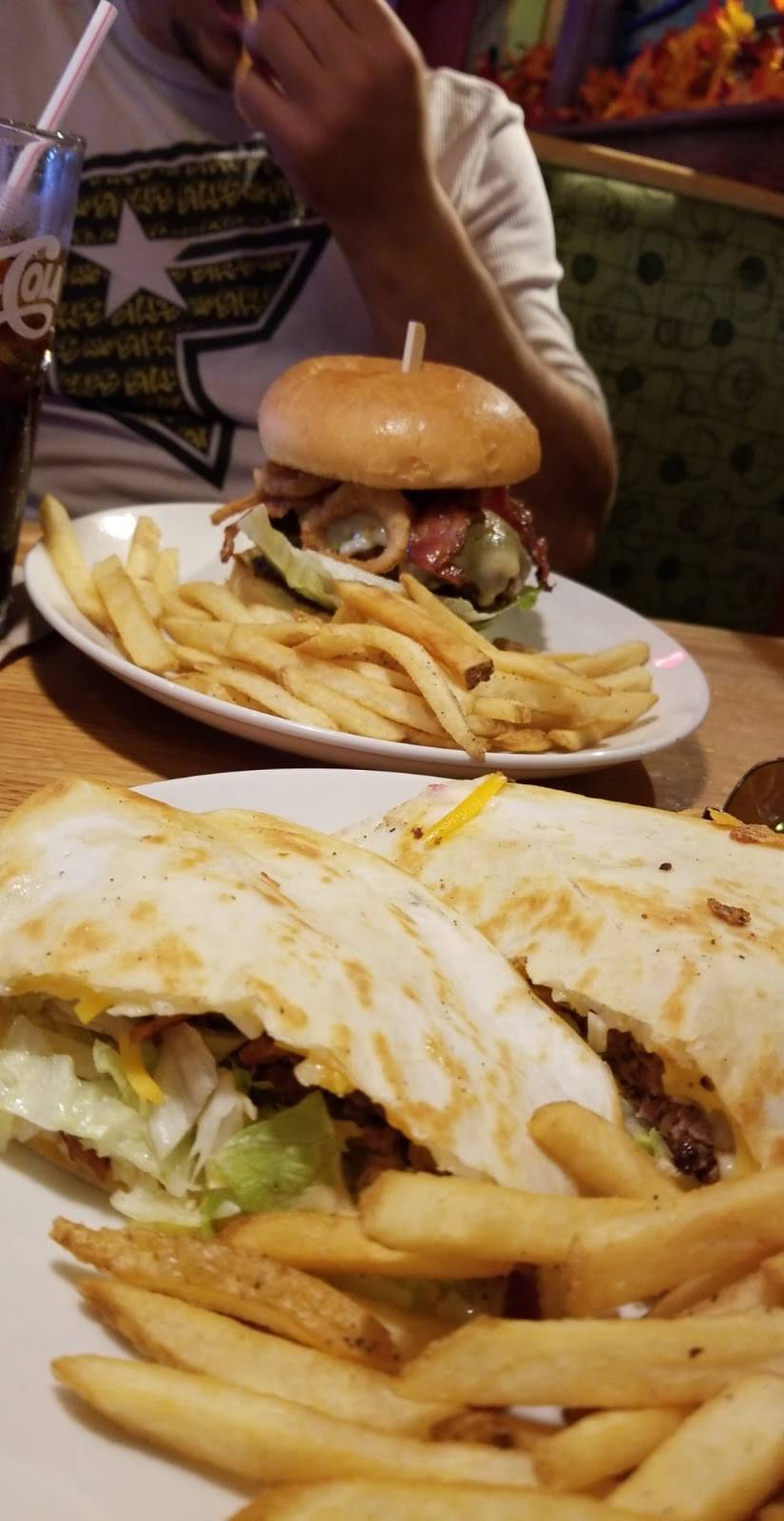 Applebees Grill + Bar | restaurant | 800 Cape Hwy, Raynham, MA 02767, USA | 5088231126 OR +1 508-823-1126