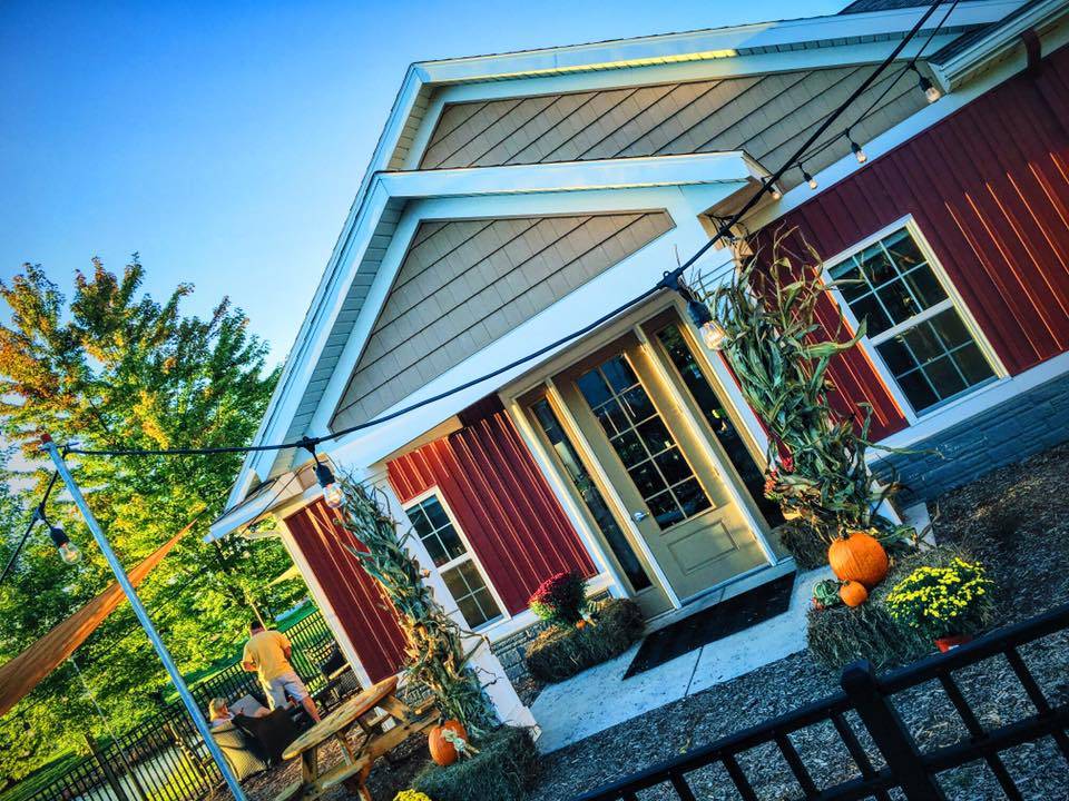 Hudsonville Winery | restaurant | 3768 Chicago Dr, Hudsonville, MI 49426, USA | 6166624589 OR +1 616-662-4589