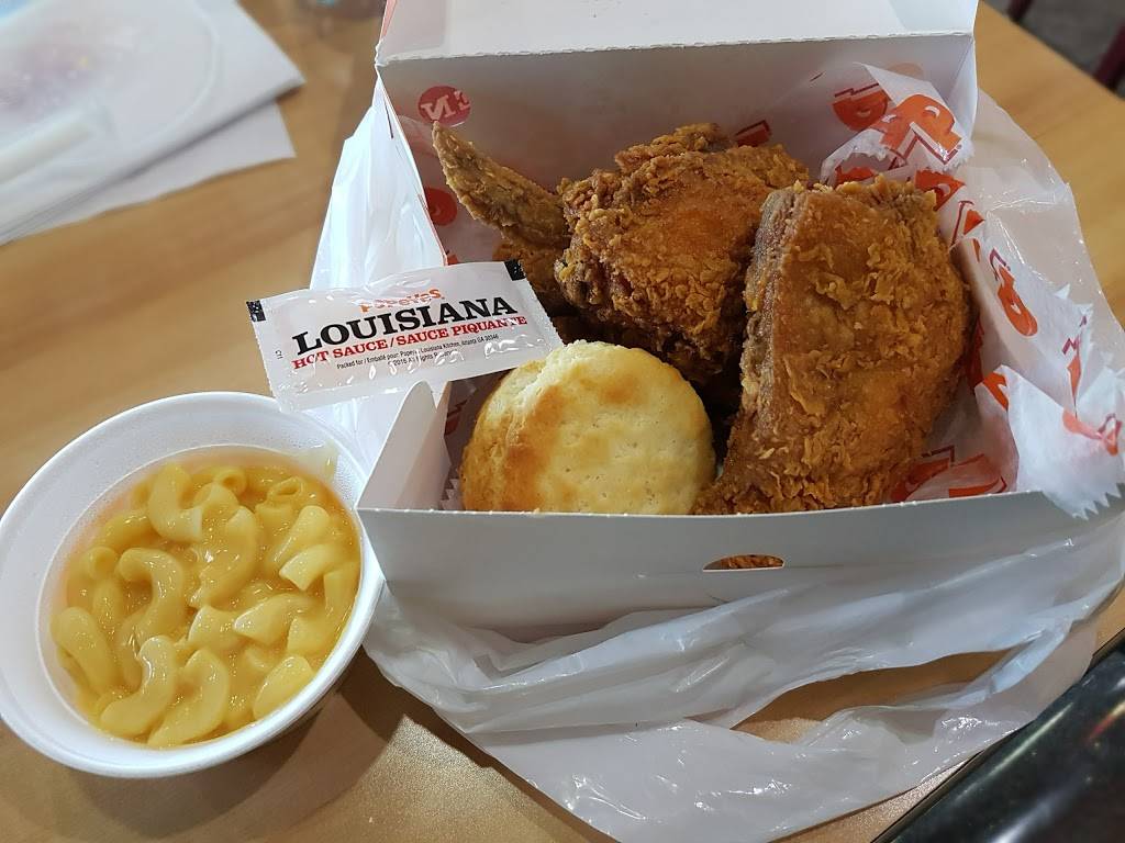 Popeyes Central Parkway | restaurant | 325 Central Pkwy W, Mississauga, ON L5B 3X9, Canada | 9052813500 OR +1 905-281-3500