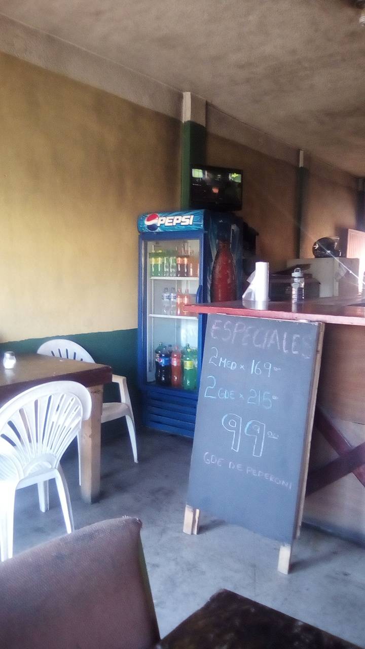 Giramundo Pizzeria | restaurant | Sauce 3225, Terrazas el Gallo, 22850 Ensenada, B.C., Mexico | 016461757381 OR +52 646 175 7381