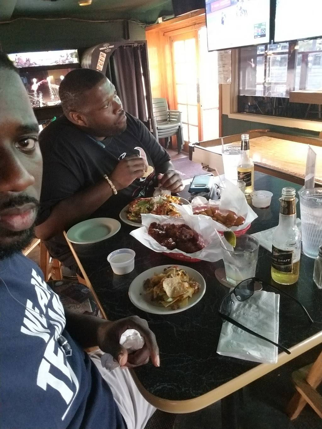 Garfs Sports Lounge | restaurant | 3046 Bristol St, Costa Mesa, CA 92626, USA | 7144354070 OR +1 714-435-4070