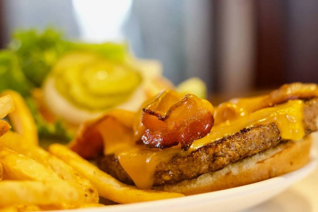 Ebbets Field | restaurant | 1027 E Walnut St, Springfield, MO 65806, USA | 4178655050 OR +1 417-865-5050