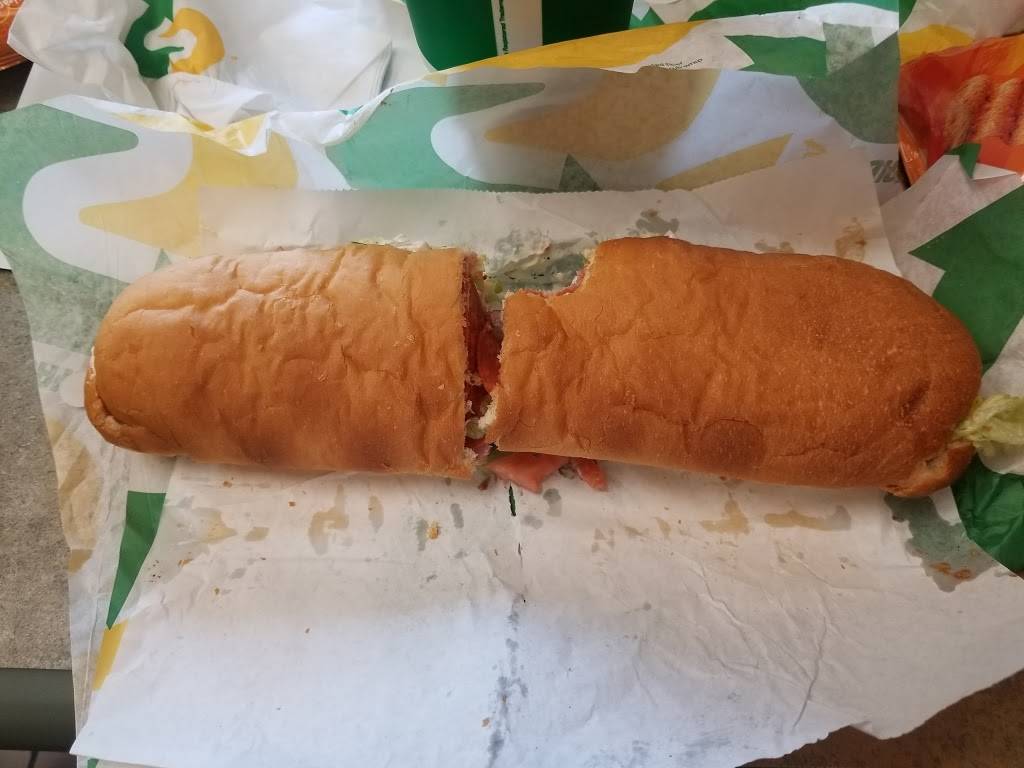 Subway | restaurant | 42971 W Seven Mile Rd, Northville, MI 48167, USA | 2483496070 OR +1 248-349-6070