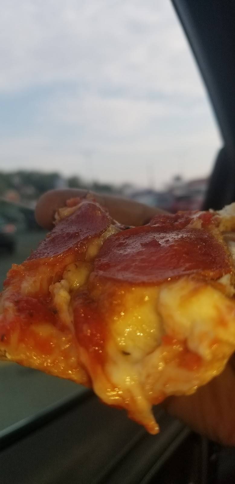 Wolf Den Pizza | restaurant | 628 Dresden Ave, East Liverpool, OH 43920, USA | 3303863330 OR +1 330-386-3330