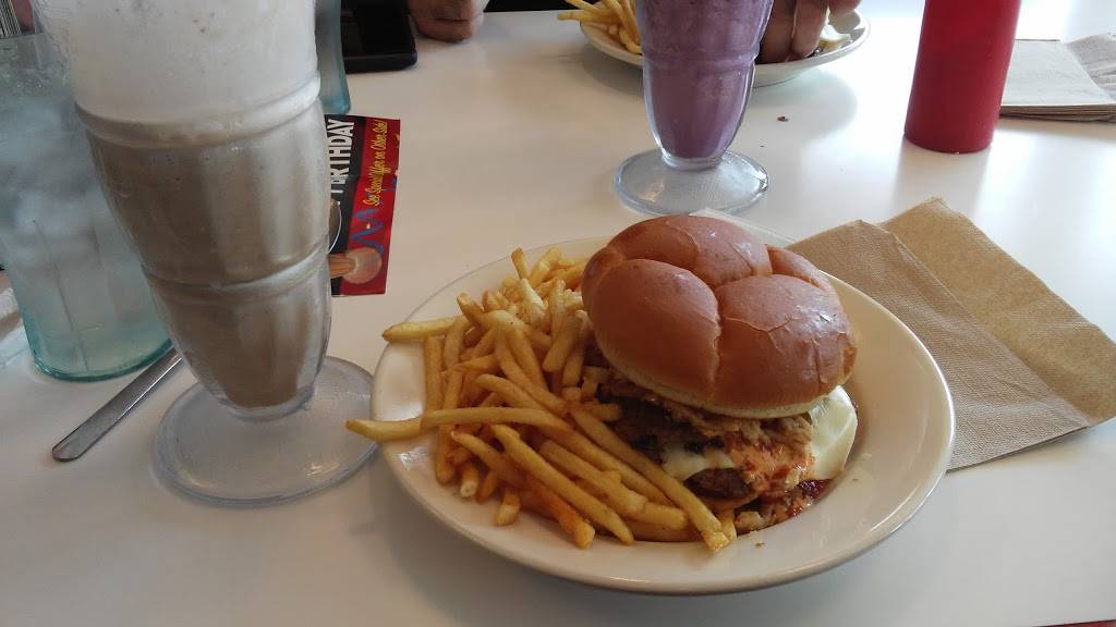 Steak n Shake | restaurant | 2100 N Richmond Rd, McHenry, IL 60050, USA | 8157599885 OR +1 815-759-9885