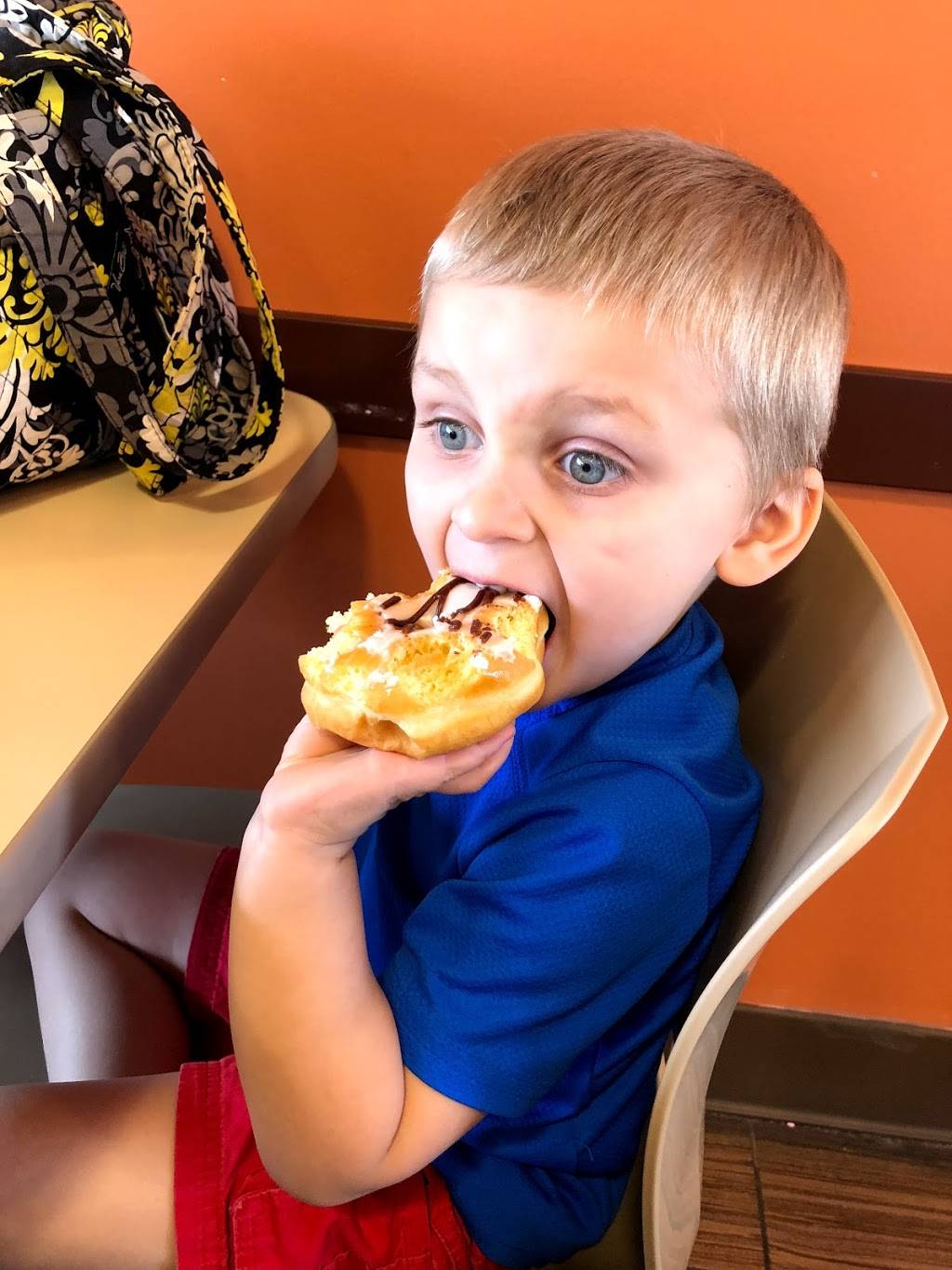 Dunkin | bakery | 8209 N Knoxville Ave, Peoria, IL 61615, USA | 3096431779 OR +1 309-643-1779