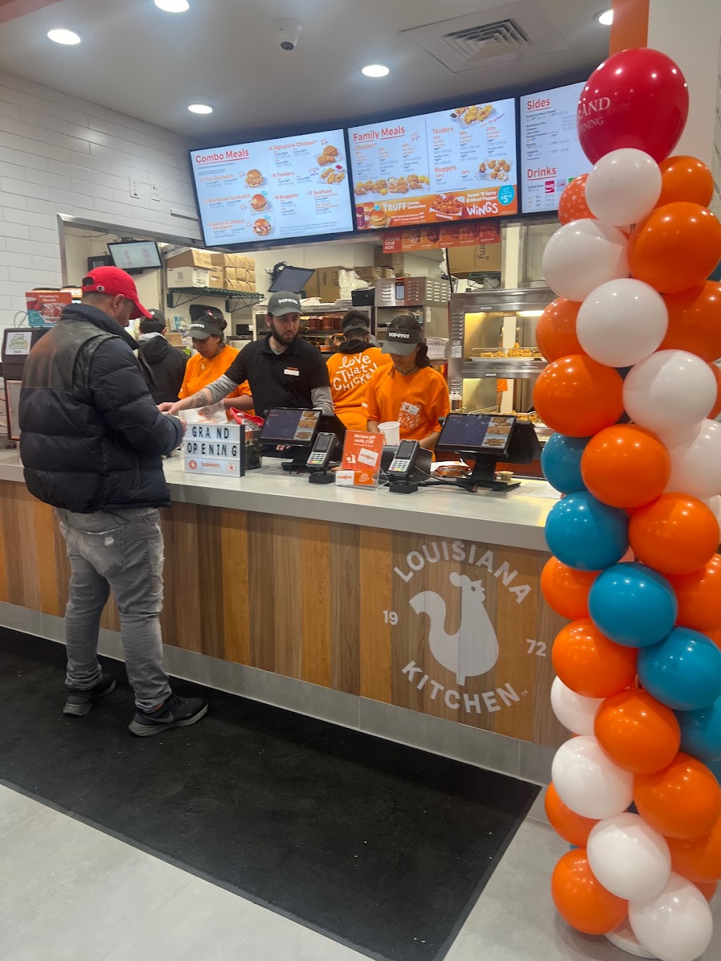 Popeyes Louisiana Kitchen | restaurant | 1791 Lincoln Hwy, Levittown, PA 19056, USA | 2675638326 OR +1 267-563-8326