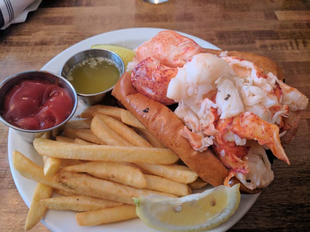 Quahog Republic Whalers Tavern | restaurant | 24 N Water St, New Bedford, MA 02740, USA | 7742066303 OR +1 774-206-6303