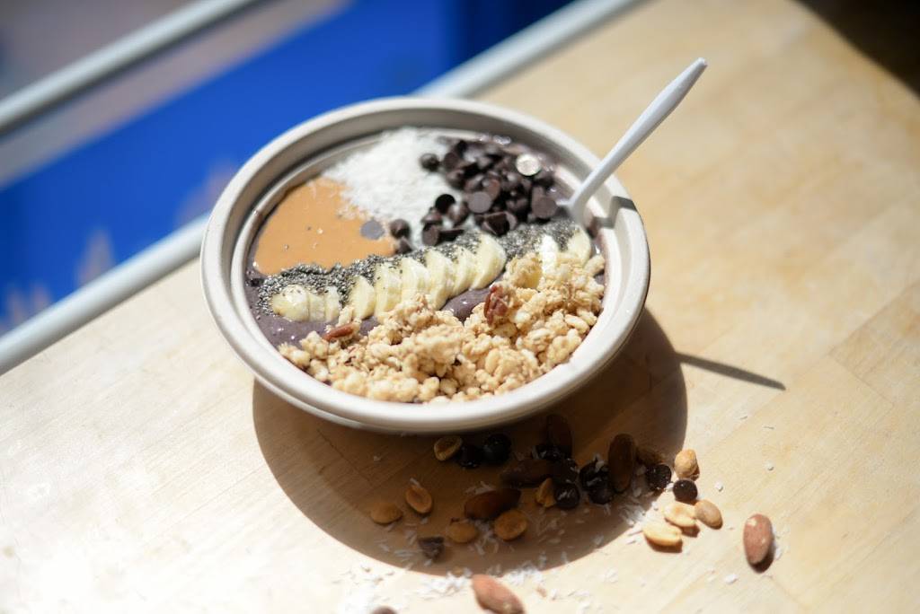 Maine Squeeze Juice Cafe | restaurant | 5 1/2 Moulton St, Portland, ME 04101, USA | 2077737374 OR +1 207-773-7374