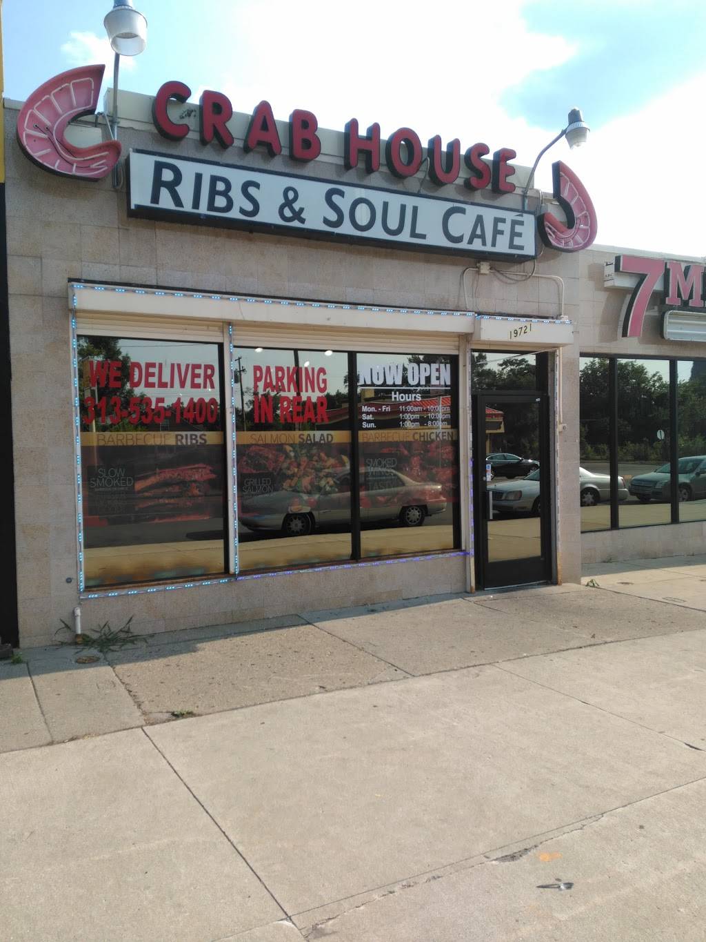 Crab House | restaurant | 19721 W Seven Mile Rd, Detroit, MI 48219, USA | 3135351400 OR +1 313-535-1400