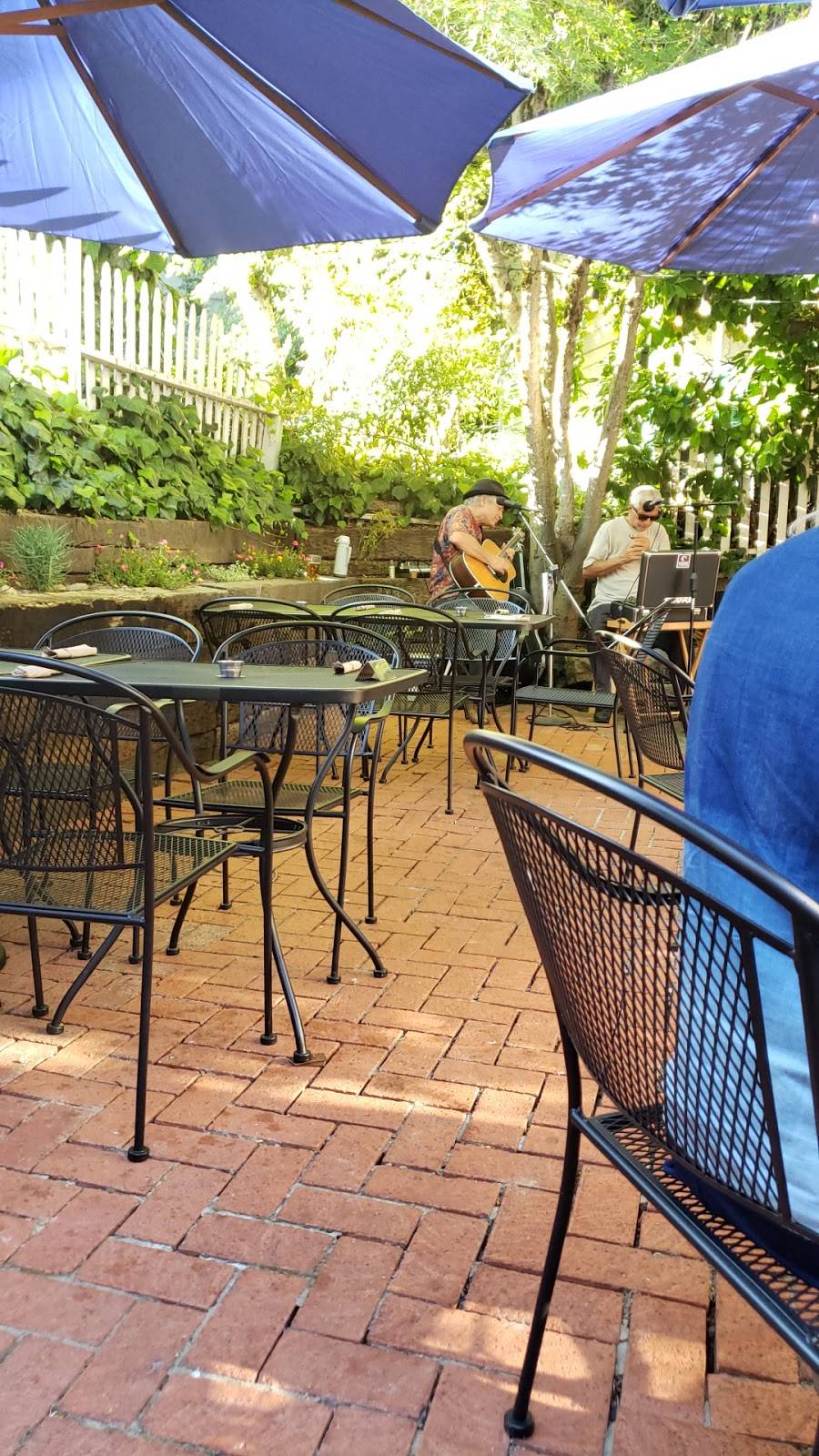 One 11 Kitchen and Bar | restaurant | 300 Commercial St, Nevada City, CA 95959, USA | 5304706099 OR +1 530-470-6099