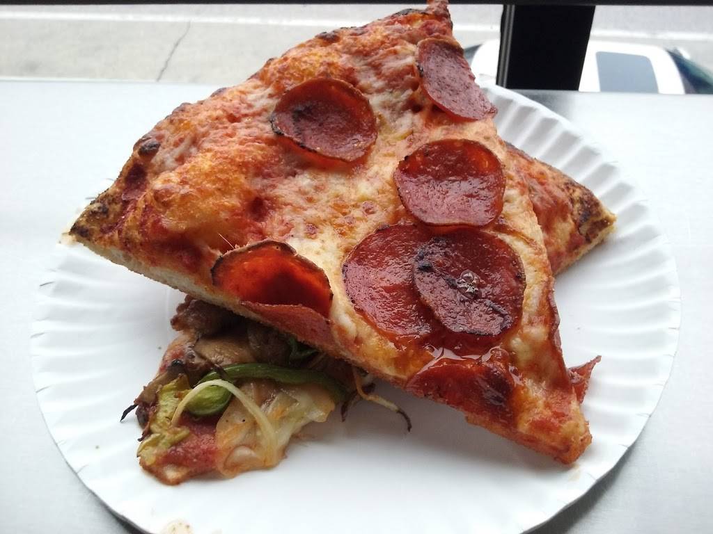 Pizza Shuttle | meal delivery | 1827 N Farwell Ave, Milwaukee, WI 53202, USA | 4142899993 OR +1 414-289-9993