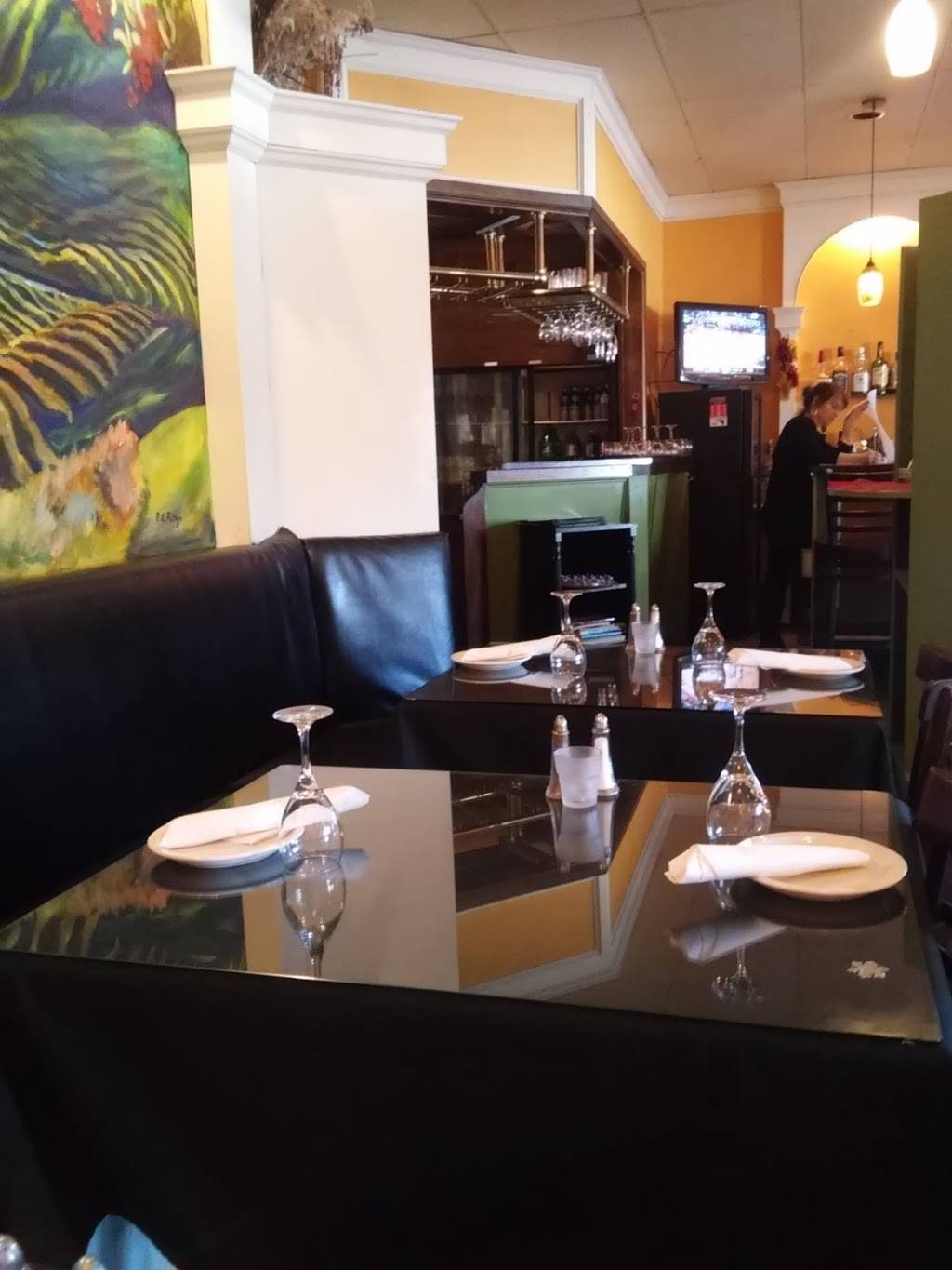 Hugs Italian Restaurant | restaurant | 204 US-1, Falmouth, ME 04105, USA | 2077813342 OR +1 207-781-3342