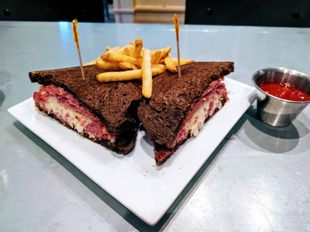 Butchs Dry Dock | restaurant | 44 E 8th St, Holland, MI 49423, USA | 6163968227 OR +1 616-396-8227