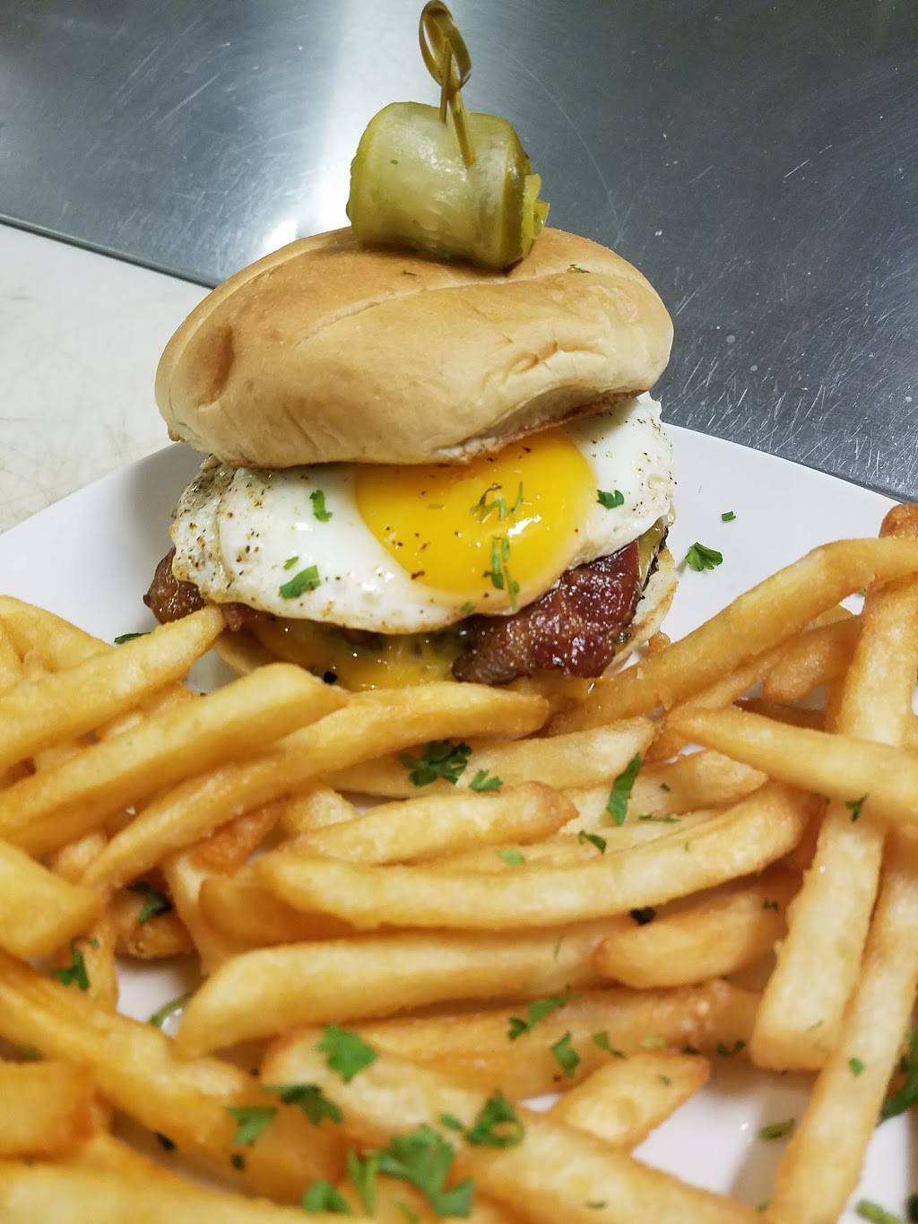 Brat House Grill | restaurant | 49 Wisconsin Dells Pkwy S, Wisconsin Dells, WI 53965, USA | 6082548505 OR +1 608-254-8505