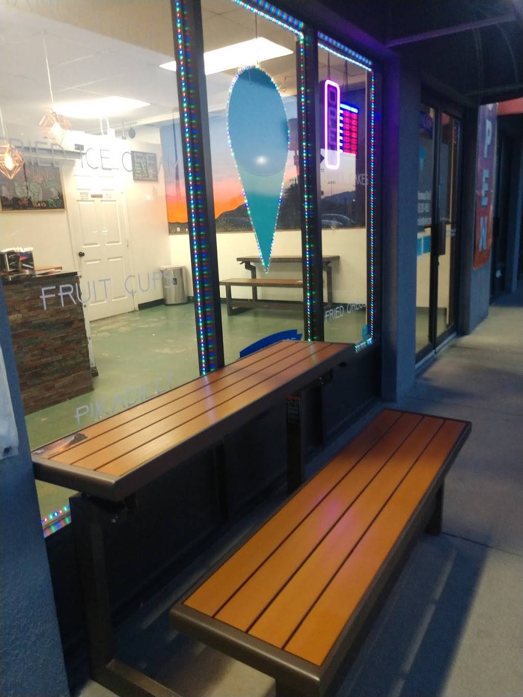 Social Ice | restaurant | 10978 Montwood Dr ste d, El Paso, TX 79935, USA | 9153074513 OR +1 915-307-4513