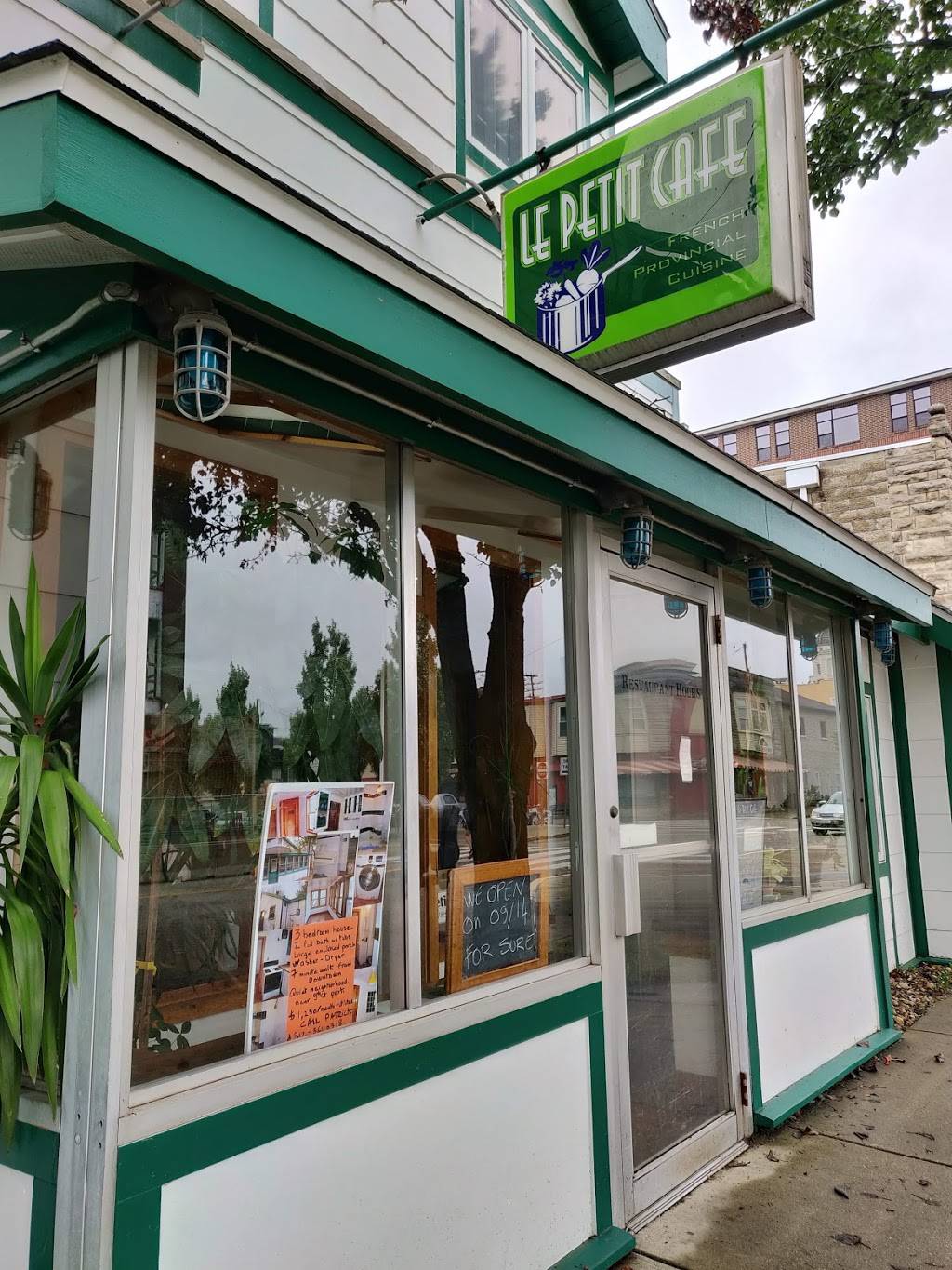 Le Petit Cafe | restaurant | 308 W 6th St, Bloomington, IN 47404, USA | 8123349747 OR +1 812-334-9747