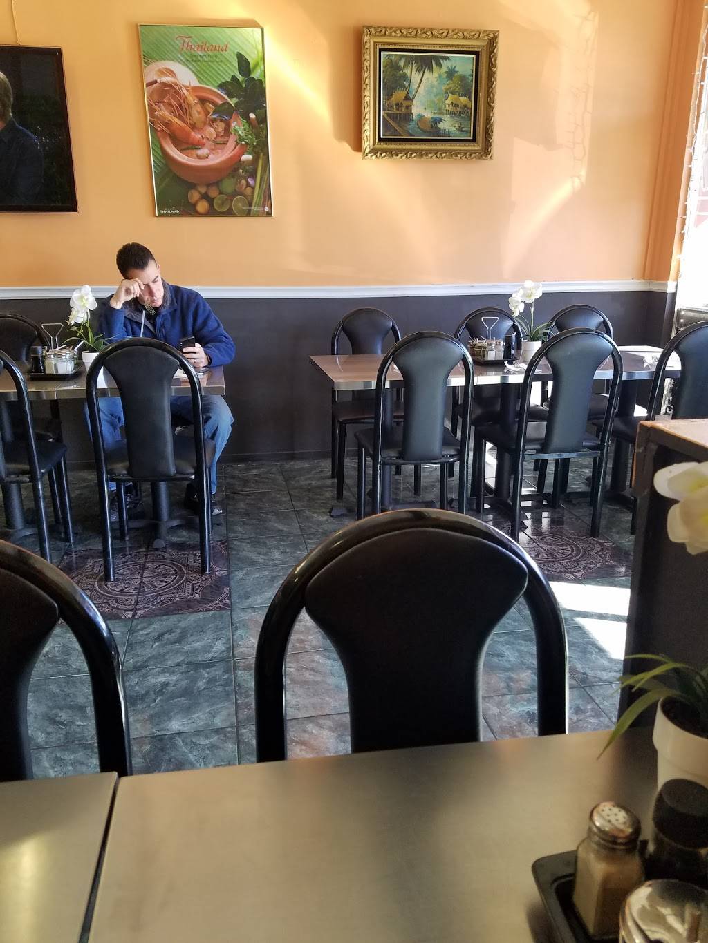 BANKS THAI | restaurant | 16449 Vanowen St, Van Nuys, CA 91406, USA | 8187876083 OR +1 818-787-6083