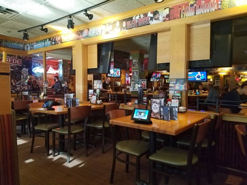 Applebees Grill + Bar | restaurant | Fashion Center Mall, 17 E Ridgewood Ave, Paramus, NJ 07652, USA | 2014478813 OR +1 201-447-8813