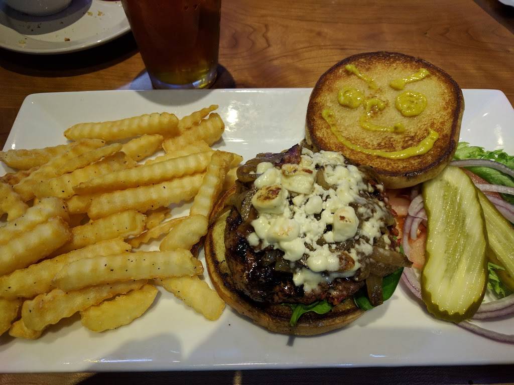 Treehouse Pub & Eatery | restaurant | 2239 Kimberly Rd, Bettendorf, IA 52722, USA | 5633551255 OR +1 563-355-1255