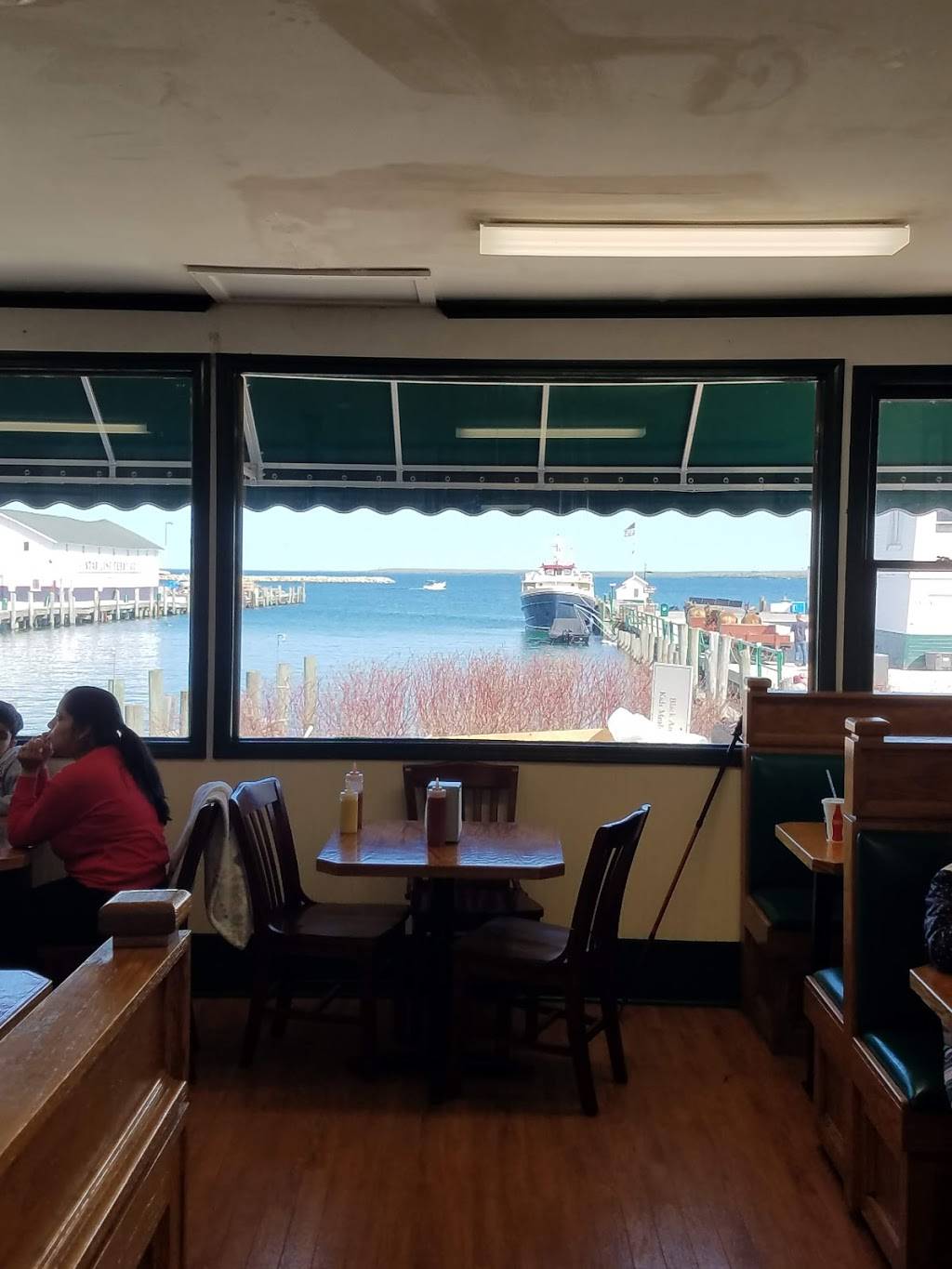 Mighty Mac Hamburgers | restaurant | Main St, Mackinac Island, MI 49757, USA | 9068478039 OR +1 906-847-8039