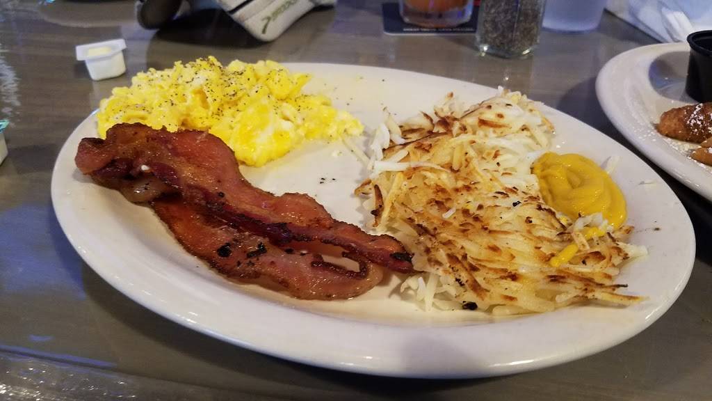 Mattinglys Sports Bar & Grill | restaurant | 3434 Harry S Truman Blvd, St Charles, MO 63301, USA | 6369400051 OR +1 636-940-0051