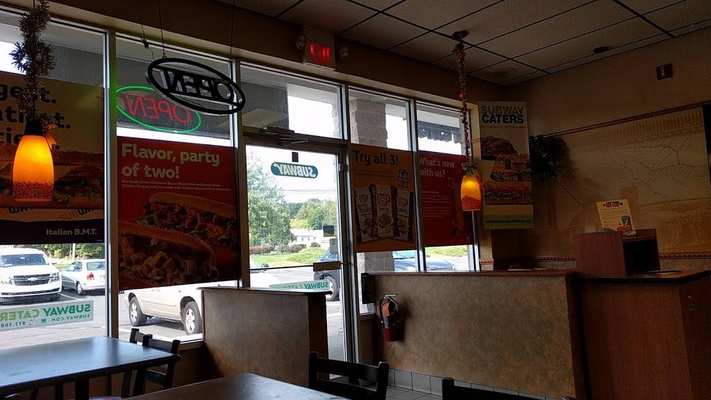 Subway Restaurants | restaurant | 1053 US-202, Branchburg, NJ 08876, USA | 9085959990 OR +1 908-595-9990