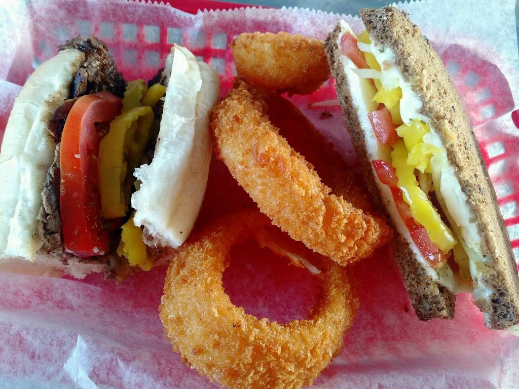 Charanns Tavern | restaurant | 6748 Memorial Hwy, Tampa, FL 33615, USA | 8138861199 OR +1 813-886-1199