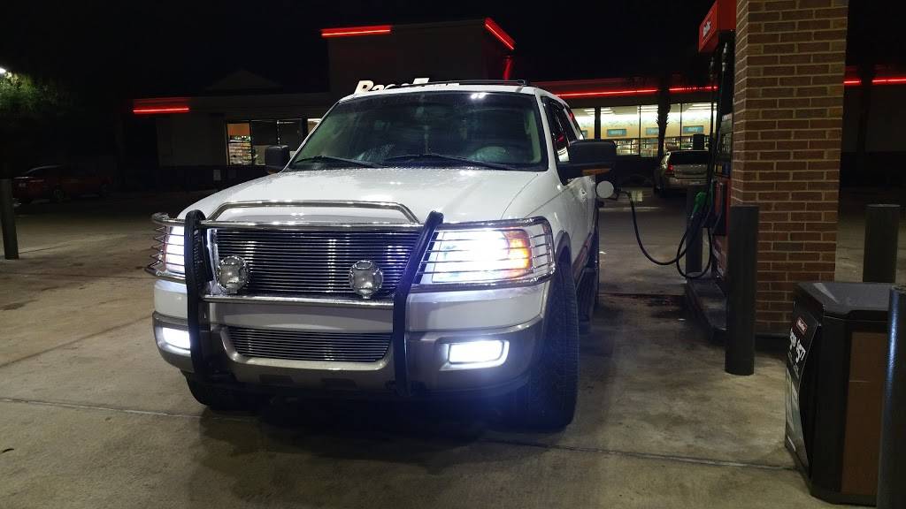 RaceTrac | bakery | 6001 S John Young Pkwy, Orlando, FL 32839, USA | 4078558540 OR +1 407-855-8540