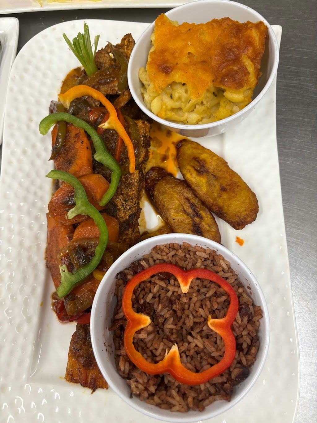 D&G Caribbean Grill Bar | restaurant | 6946 Laurel - Bowie Rd, Bowie, MD 20715, USA | 2402231255 OR +1 240-223-1255