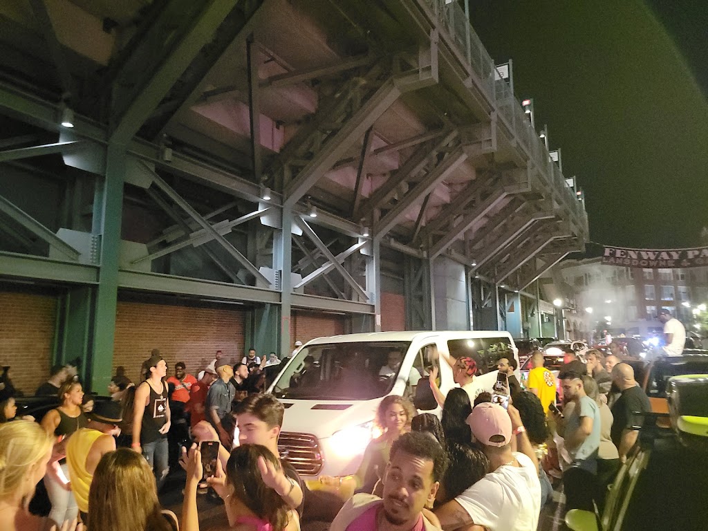 The Sausage Guy | meal takeaway | 49 Lansdowne St, Boston, MA 02215, USA | 6175922677 OR +1 617-592-2677