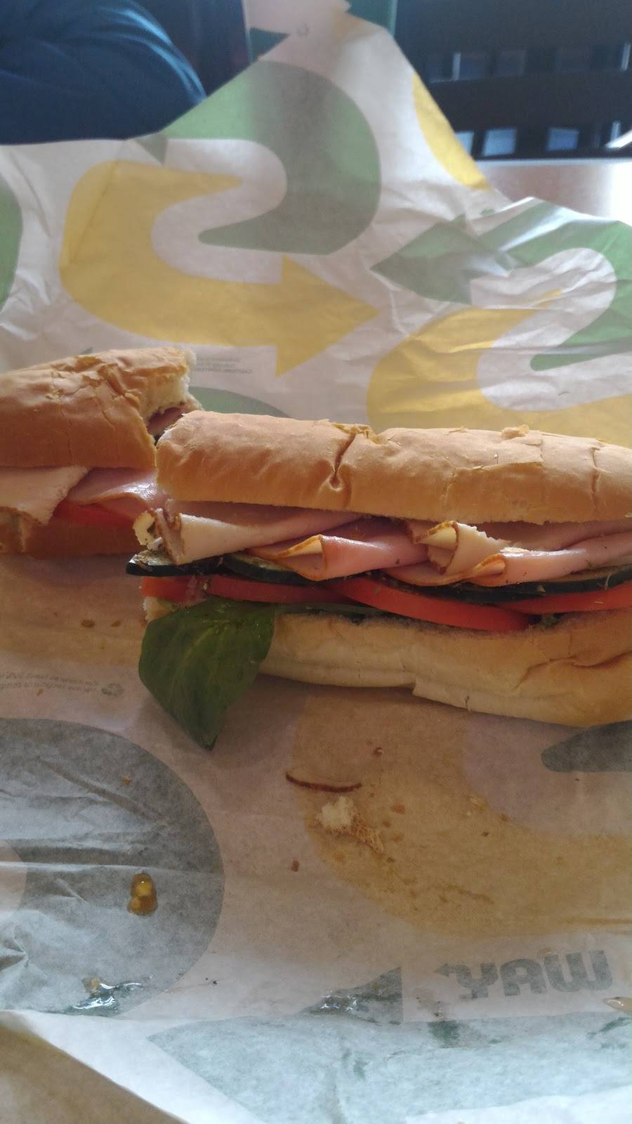 Subway | meal takeaway | 195 W Franklin St, Monterey, CA 93940, USA | 8316552613 OR +1 831-655-2613