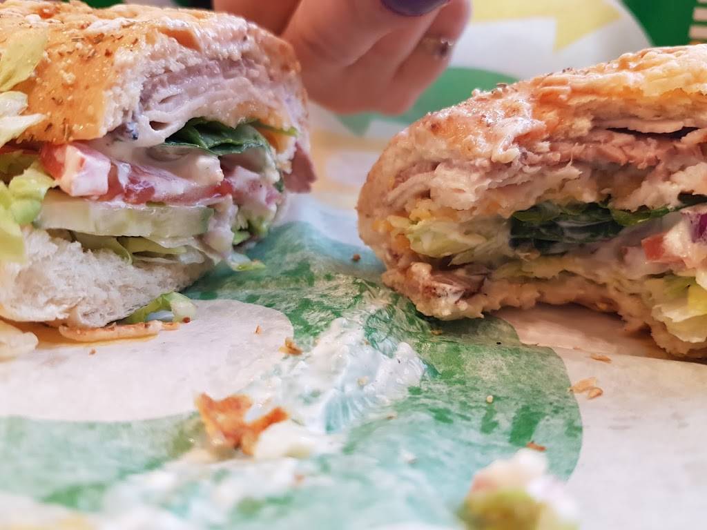 Subway | restaurant | 74 Front St E, Strathroy, ON N7G 1Y7, Canada | 5192461903 OR +1 519-246-1903