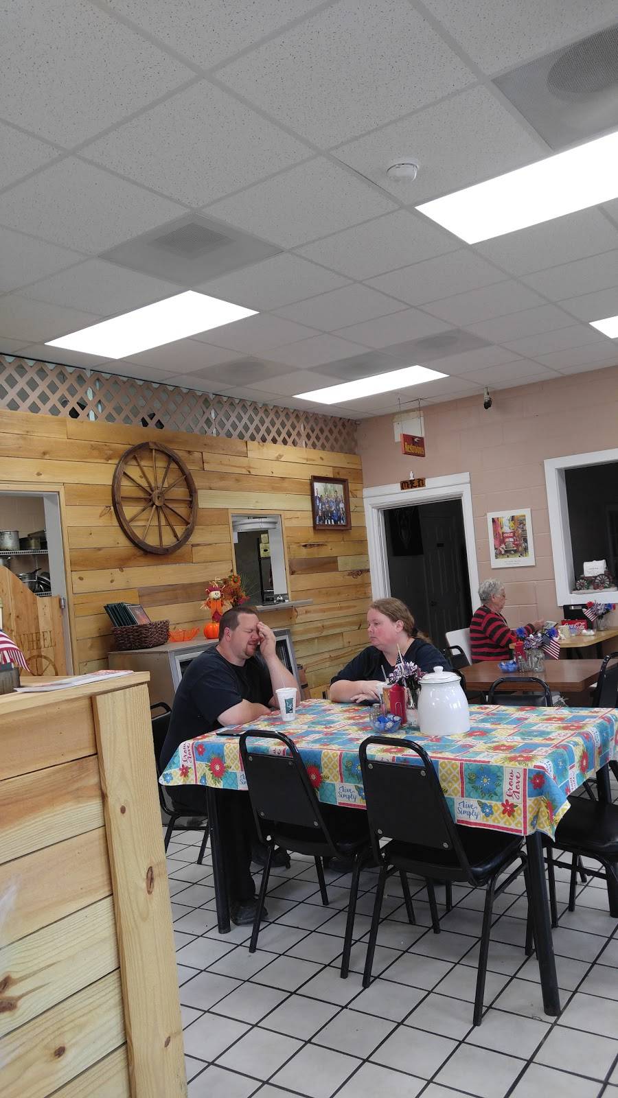 Wagon Wheel Cotterells Family Restaurant | restaurant | 1205 Fort Campbell Blvd, Clarksville, TN 37042, USA | 9315531334 OR +1 931-553-1334