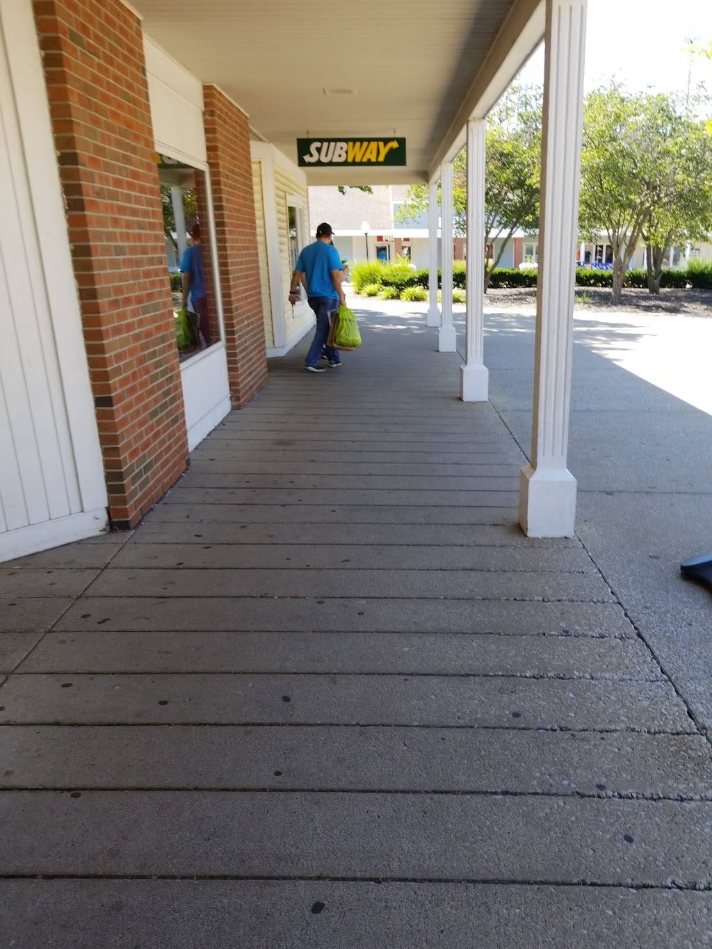 Subway | restaurant | Lighthouse Place Premium Outle, 601 Wabash St D250, Michigan City, IN 46360, USA | 2198727827 OR +1 219-872-7827