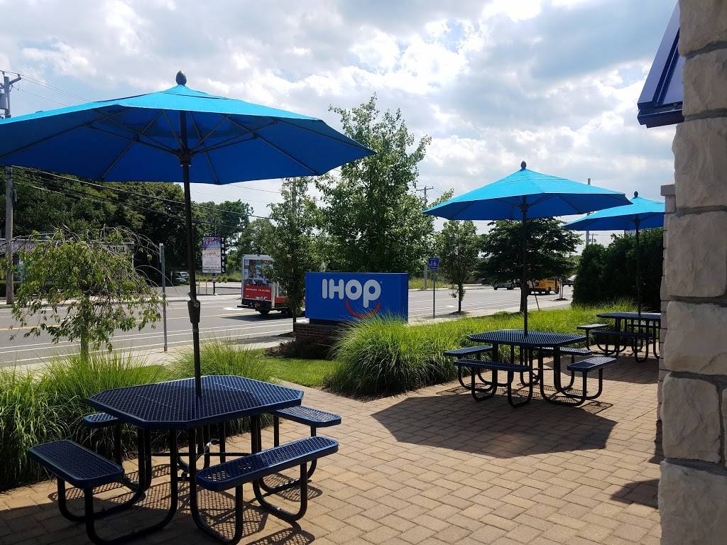 IHOP | bakery | 339 Portion Rd, Ronkonkoma, NY 11779, USA | 6315805600 OR +1 631-580-5600