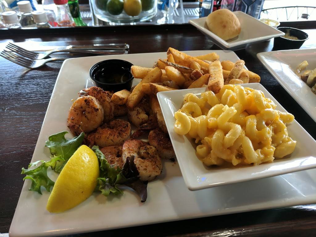 The Levee Bar & Grill | restaurant | 1 Bridge Ave, Northport, AL 35476, USA | 2056323136 OR +1 205-632-3136