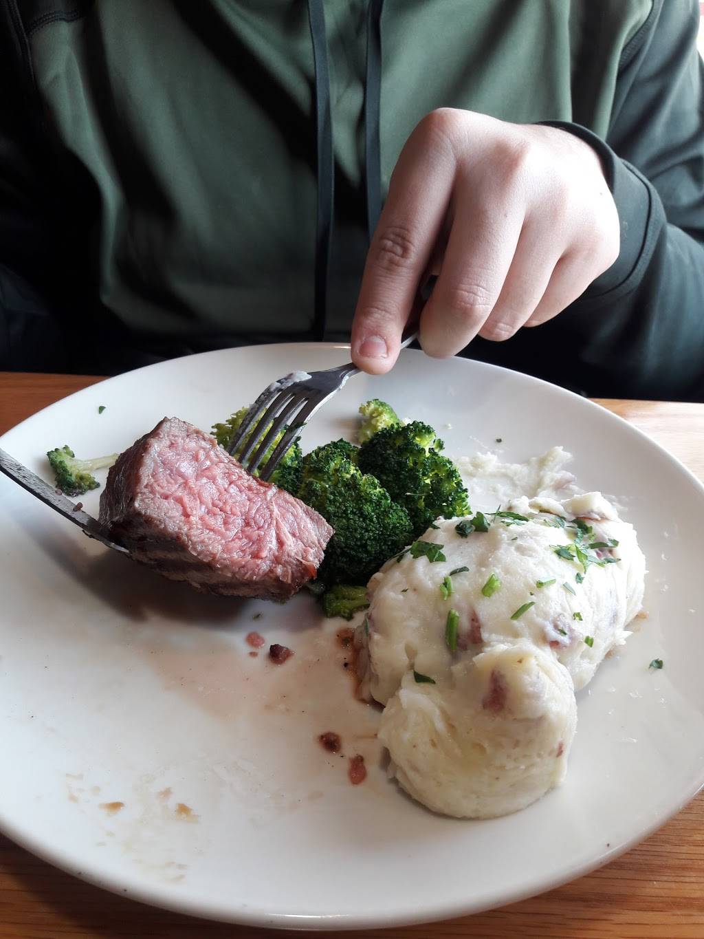 Applebees Grill + Bar | restaurant | 4937 Cal Sag Rd, Crestwood, IL 60445, USA | 7083899085 OR +1 708-389-9085