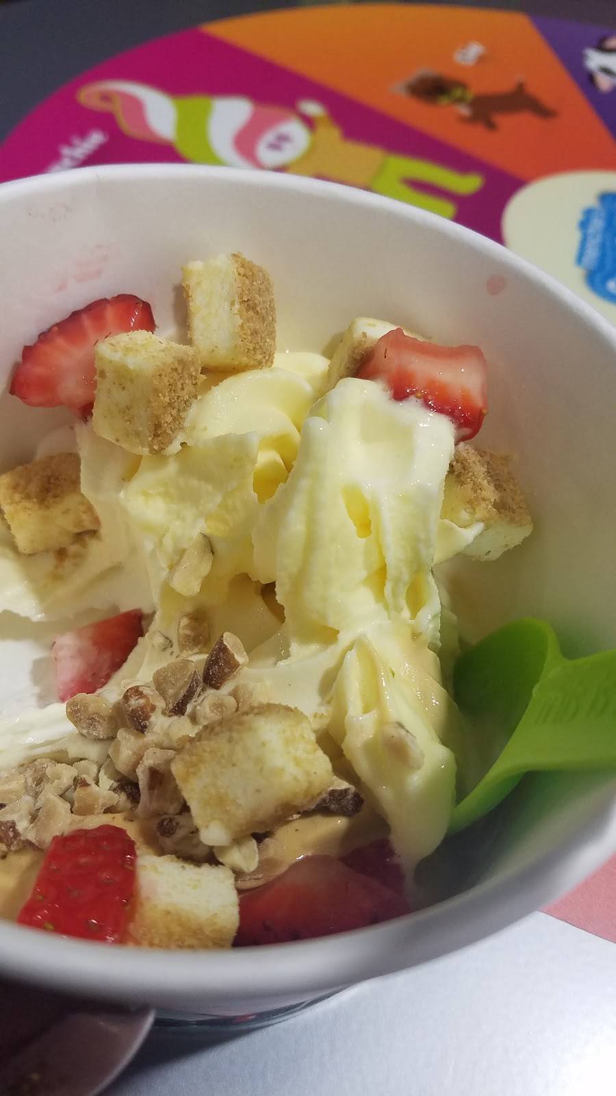 Menchies Frozen Yogurt | bakery | 3090 W Shaw Ave Ste 102, Fresno, CA 93711, USA | 5597955888 OR +1 559-795-5888