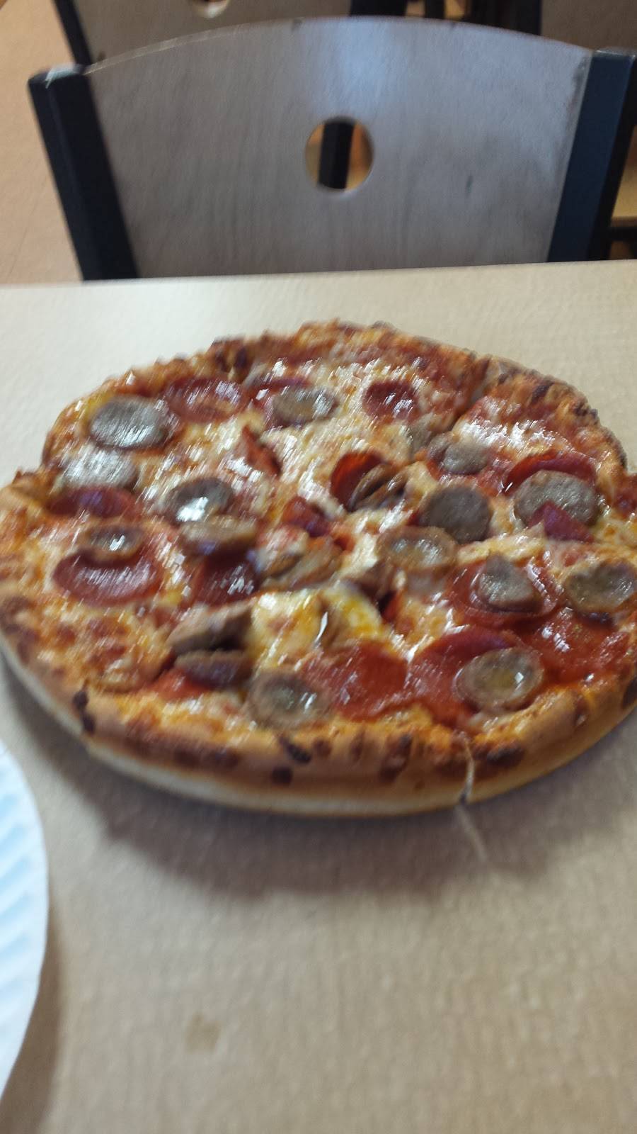 Giovannis Roast Beef & Pizza | restaurant | 207 Rockingham Rd, Londonderry, NH 03053, USA | 6034349021 OR +1 603-434-9021