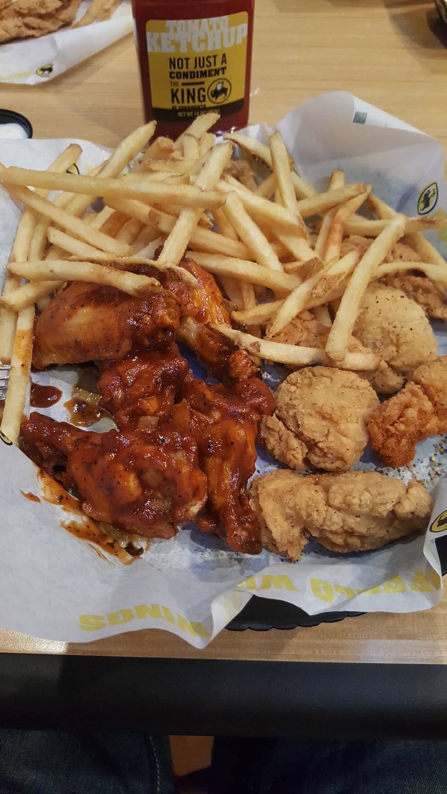 Buffalo Wild Wings | restaurant | 1550 Douglas Rd, Oswego, IL 60543, USA | 6305545658 OR +1 630-554-5658